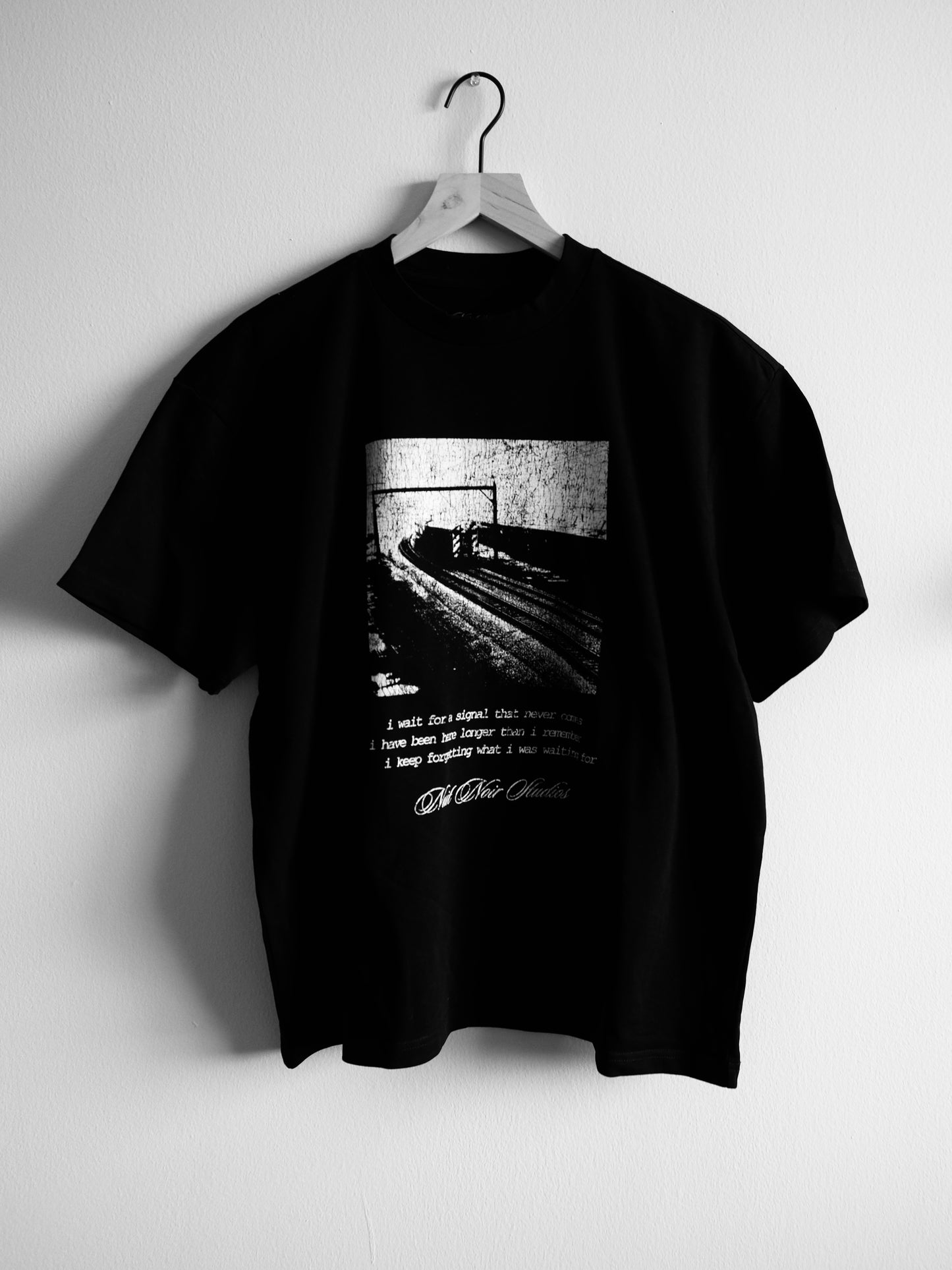 SIGNAL TEE